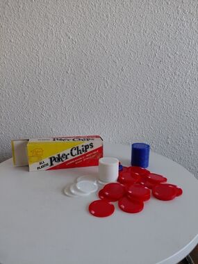 Vtg POKER CHIPS 100 Red White Blue Palmer House  made in Hong Kong